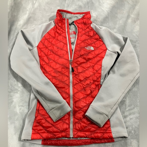 North Face Small Red Quilted Puffer Jacket - Picture 1 of 7